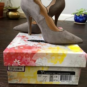 NEW In Box! Heels with scallop details.